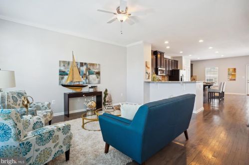 1739 Rockledge Ter, Woodbridge VA  22192-2512 exterior