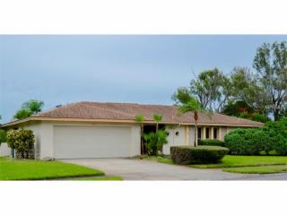 9040 Saint Andrews Dr, Largo, FL 33777-4520