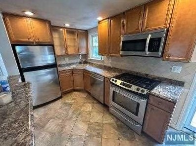 65 Ekings Ave, Paterson NJ  07506-1149 exterior