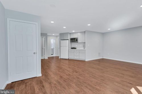 9009 Sweet Birch Ct, Springfield VA  22152-2513 exterior
