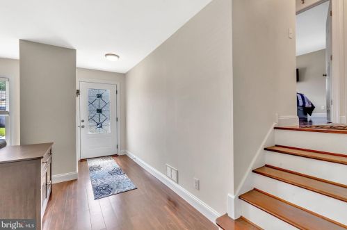 25 Amsterdam Rd, Trenton, NJ 08620-1912
