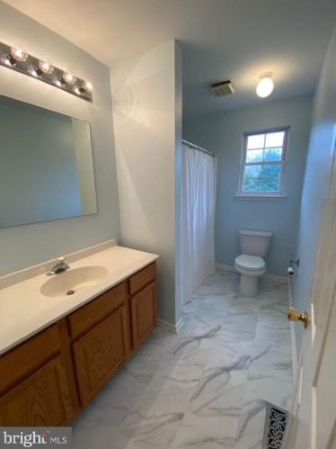 55 Kings Ct, Swedesboro NJ  08085-5033 exterior