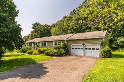 47 Primrose Dr, Bridgeport, CT 06611-5044