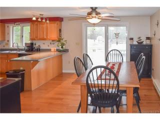 364 Beach Pond Rd, Norwich, CT 06384-1909