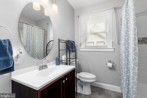 10 Cedar Ave, Berlin Boro NJ  08009-1302 exterior