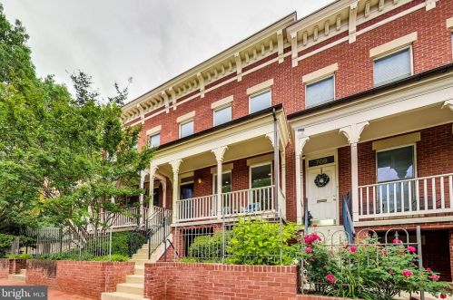 706 6th St, Washington, DC 20003-2734