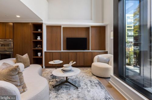 1330 8th St, Washington, DC 20001-4250