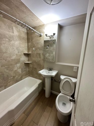 95 Demorest Ave, Avenel NJ  07001-1202 exterior