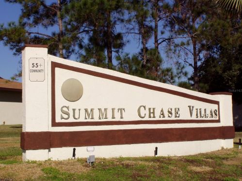 12434 Clubhouse Ct, Tavares, FL 32778-4485