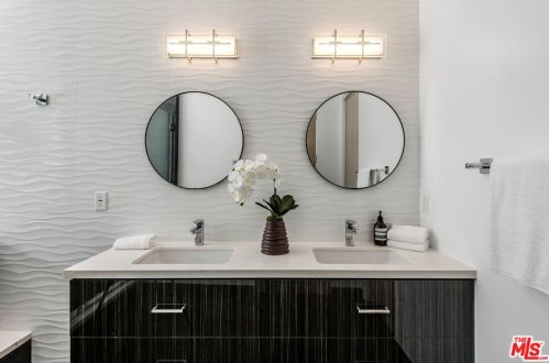 1027 Avenue A, Redondo Beach CA  90277-4819 exterior