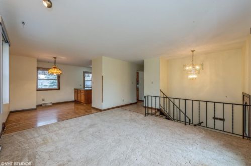 2201 Shallowford Dr, Valpo, IN 46383-4434