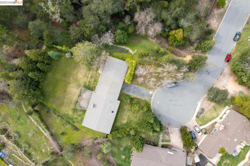 8 Rae Dr, Orinda CA  94563-4360 exterior