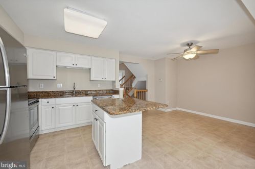 132 Cambridge Ct, West Deptford NJ  08096-6884 exterior