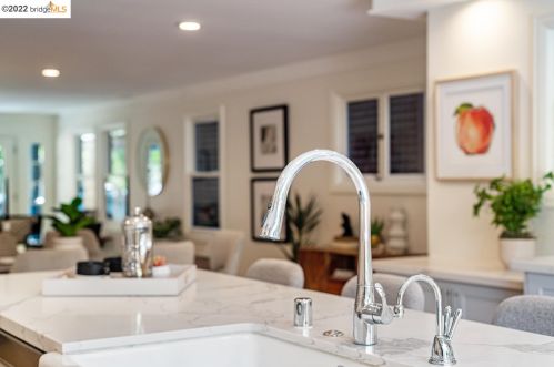 550 25th St, Oakland CA  94606-3336 exterior