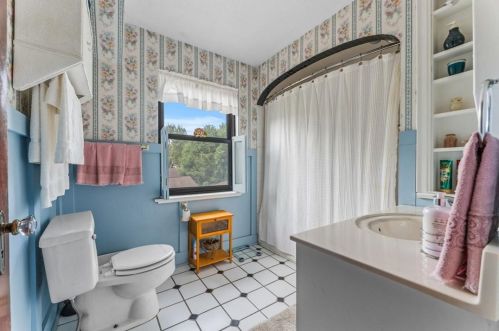 210 Englewood Ave, New Castle PA 16105-2169 exterior