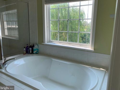 6766 Sycamore Park Dr, Haymarket VA  20169-2995 exterior