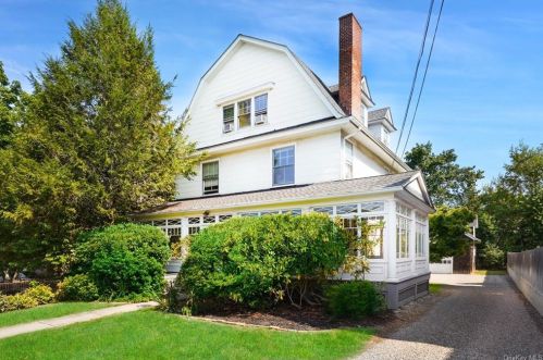 37 Sterling Ave, White Plains, NY 10606-3001