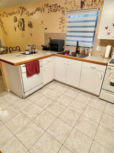 676 Malayan Ct, Fort Pierce FL  34982-3938 exterior
