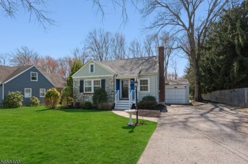 1496 Lamberts Mill Rd, Scotch Plains, NJ 07076-4758