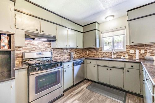 941 Suiter St, Hollister CA  95023-4631 exterior