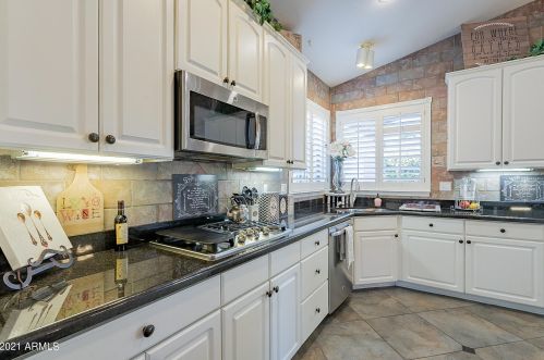 7002 Lone Cactus Dr, Glendale AZ 85308-9508 exterior