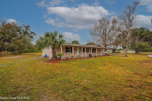 5460 Holland Dr, Mims, FL 32754-6910