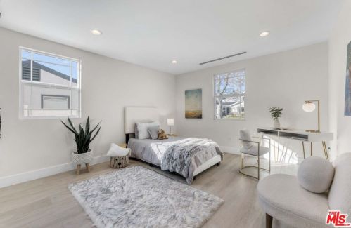 11512 La Maida St, North Hollywood CA  91601-4323 exterior