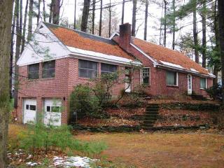 303 Parkview Dr, Schenectady, NY 12303-5613