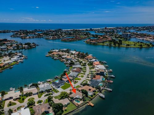 7947 9th Ave, Saint Petersburg, FL 33707-2732