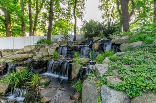 25 Wilshire Dr, Sparta NJ  07871-2841 exterior
