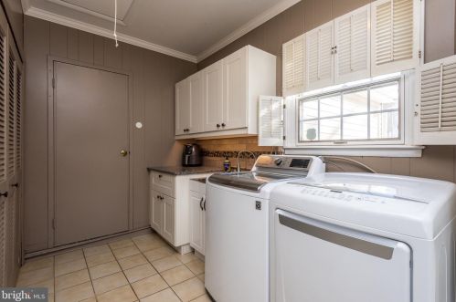 1202 Dundee Dr, Dresher PA 19025-1643 exterior