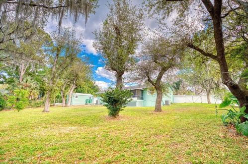 524 Floyd Cir, Deltona FL 32725-5645 exterior