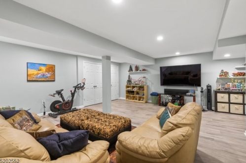 2 York Dr, Princeton NJ  08540-7939 exterior