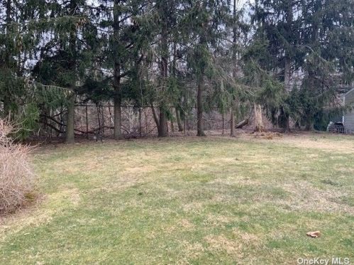 42 Ellen Pl, San Remo NY  11754-3606 exterior