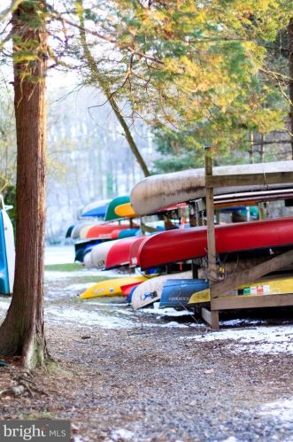 3709 Whispering Ln, Falls Church VA  22041-1121 exterior