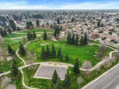 3905 Rexford Ct, Modesto CA  95356-1858 exterior