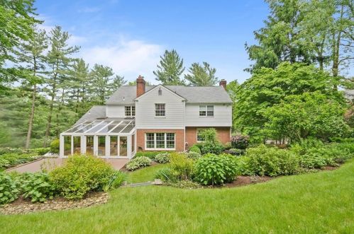 613 Twin Pine Rd, Pittsburgh, PA 15215-1568