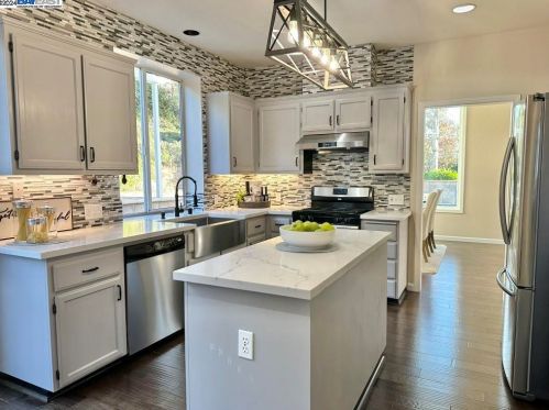 3760 Boulder Canyon Dr, Hayward, CA 94552-5421
