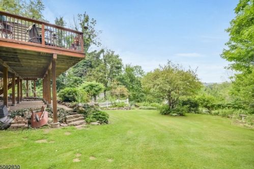 25 Darmstatter Rd, Skyline Lakes NJ  07456-1301 exterior