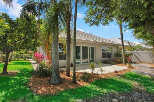 975 Bear Island Cir, West Palm Beach FL  33409-2062 exterior