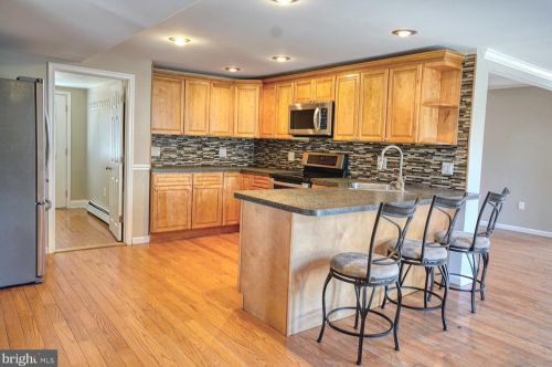 2257 Naamans Creek Rd, Boothwyn, PA 19061-3345