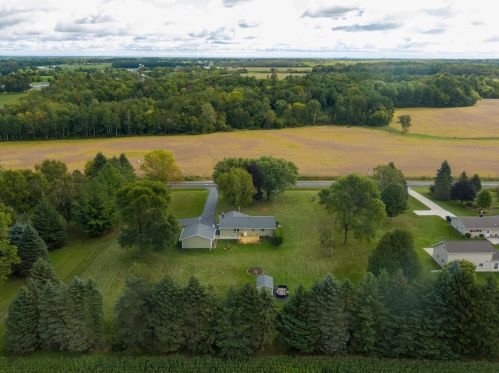 1044 Union Rd, Manitowoc WI 54220-9451 exterior