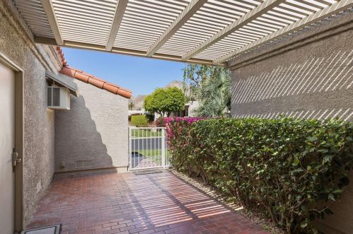 48127 Calle Seranas, La Quinta CA  92253-2205 exterior