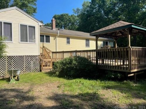 15 Lena Dr, Uncasville CT  06382-1405 exterior