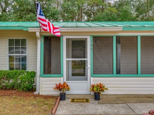166 Carl King Ave, Carrabelle, FL 32322-2117