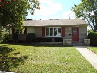 3511 Meadow Ln, Manitowoc, WI 54220-3651
