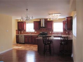 8949 Haven Pl, Philadelphia, PA 19152-1401