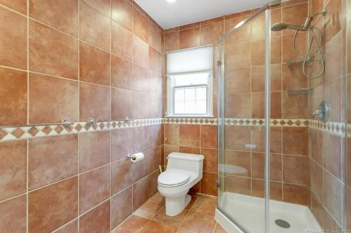 163 Barncroft Rd, Stamford CT 06902-1253 exterior