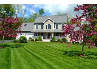 16 Waterloo Cir, Dover, NH 03820-4954