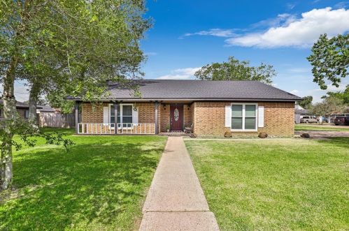 302 Chesnut Dr, Highlands, TX 77562-2517